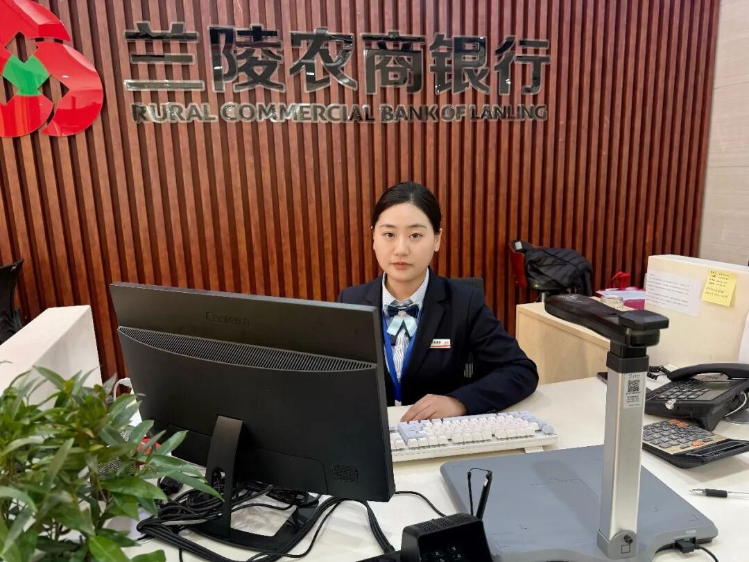 【青春风采】兰陵农商银行王丽伟：坚守方寸岗位 点亮金融温情